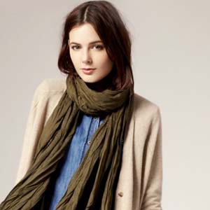 Как носить длинный шарф